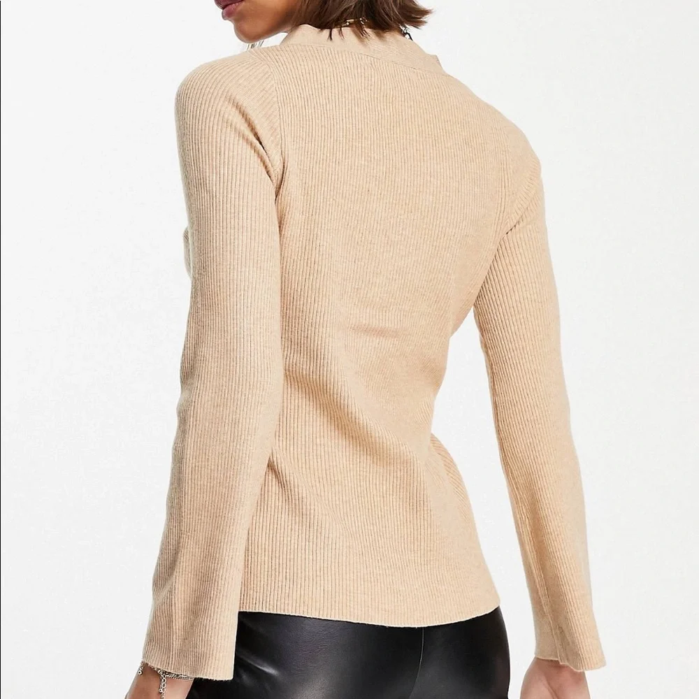 Twist Front Camel Beige Split Sweater Top Sz 2 New - Picture 2 of 4